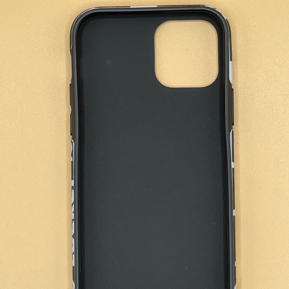 iphone 12 phone case foot locker case 6.1. New - Picture 2 of 7